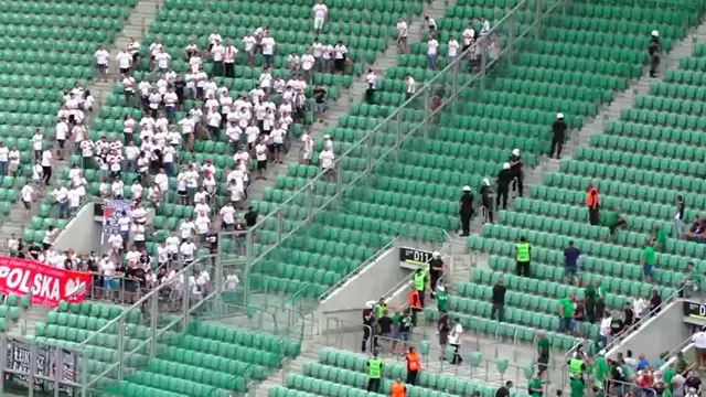 WIDEO: Zamieszanie pod sektorem gości
