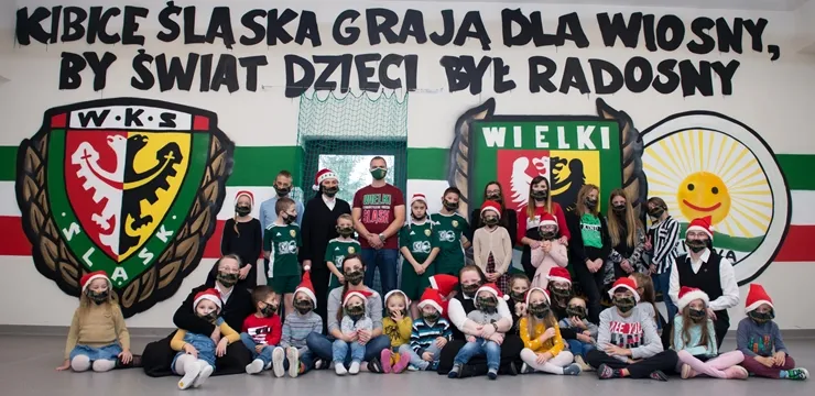 Kibice Śląska zagrali dla ''Wiosny'', by świat był radosny (FOTO)