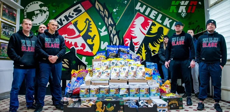 Kibice wsparli schroniska dla zwierząt