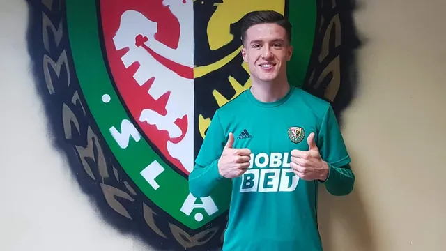 Lewy obrońca podpisał kontrakt ze Śląskiem! (OFICJALNIE)