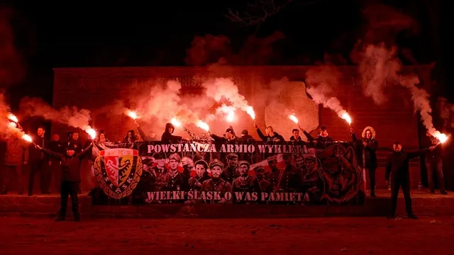 Kibice oddali hołd Żołnierzom Wyklętym (FOTO)