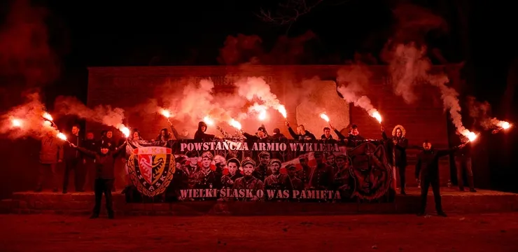 Kibice oddali hołd Żołnierzom Wyklętym (FOTO)