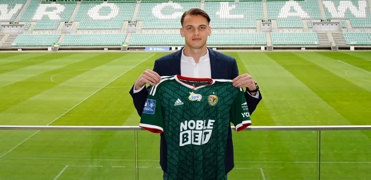 OFICJALNIE: Śląsk wygrał pojedynek o pozyskanie nowego pomocnika! (WIDEO)