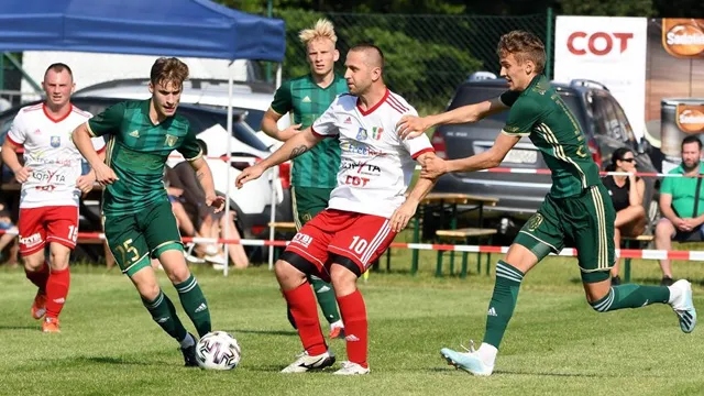 Rezerwy bez błysku, ale w półfinale