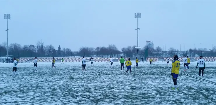 Rezerwy lepsze w piłce śnieżnej (RELACJA)