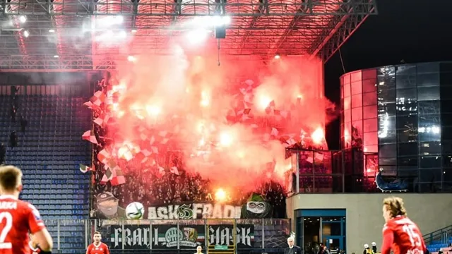 WIDEO: Oprawa kibiców Śląska w Krakowie