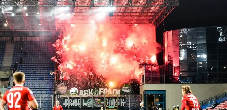 WIDEO: Oprawa kibiców Śląska w Krakowie
