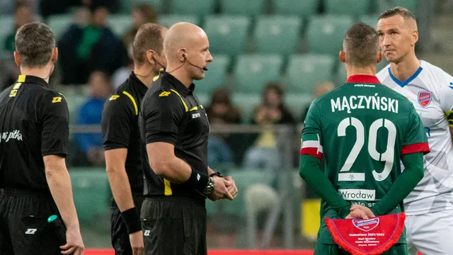 Lepiej mądrze stać, czy głupio biegać? (ANALIZA)