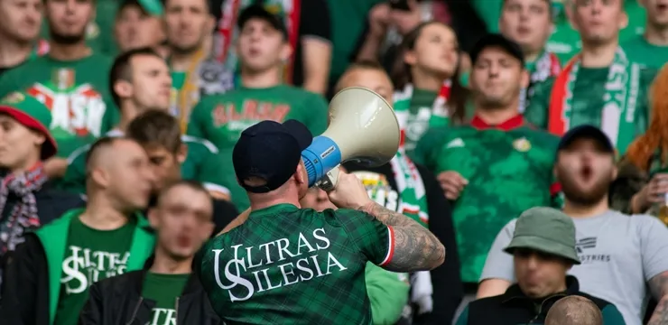 WIDEO: Doping kibiców Śląska w Poznaniu