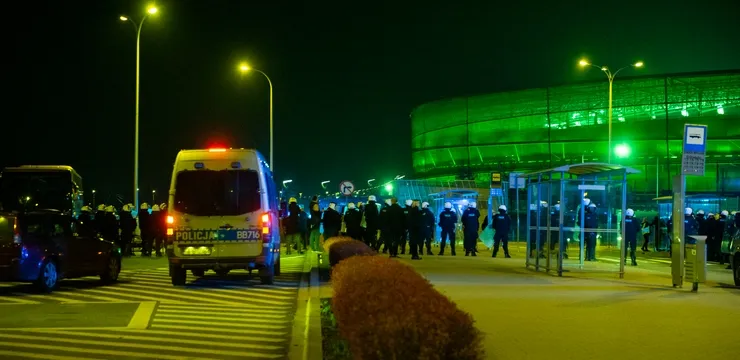 FOTO: Doping kibiców spod stadionu
