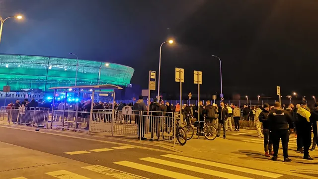 WIDEO: Doping kibiców pod stadionem