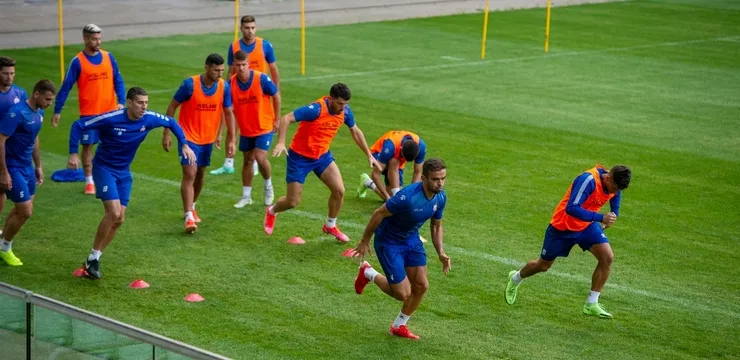 FOTO: Trening piłkarzy Hapoelu na Stadionie Wrocław  