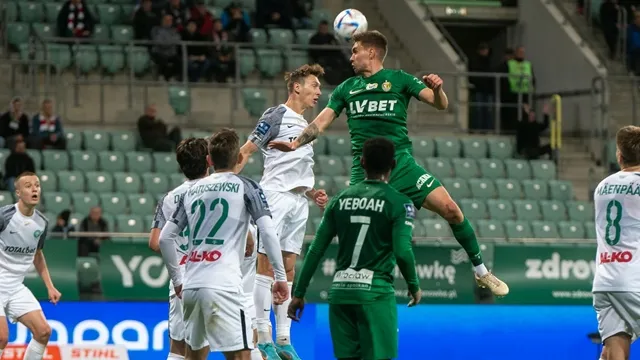 W mediach o Śląsku: Poniedziałek, gwizdy i gol-kuriozum
