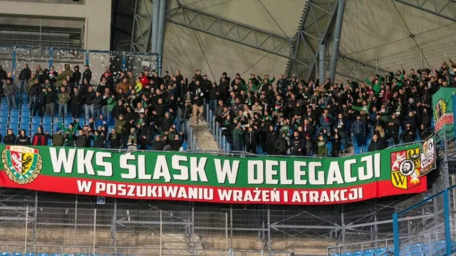KIBICE: Doping kibiców Śląska w Poznaniu (WIDEO)