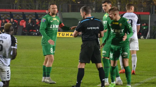 Sandecja - Śląsk 2:2. Karne przerwane, skandal w końcówce! (RELACJA)