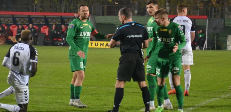 Sandecja - Śląsk 2:2. Karne przerwane, skandal w końcówce! (RELACJA)