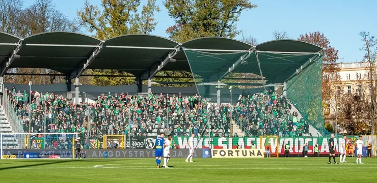 KIBICE: Doping kibiców Śląska i Miedzi w Legnicy (WIDEO)