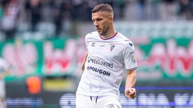 Podolski vs Exposito. Burza po czasie