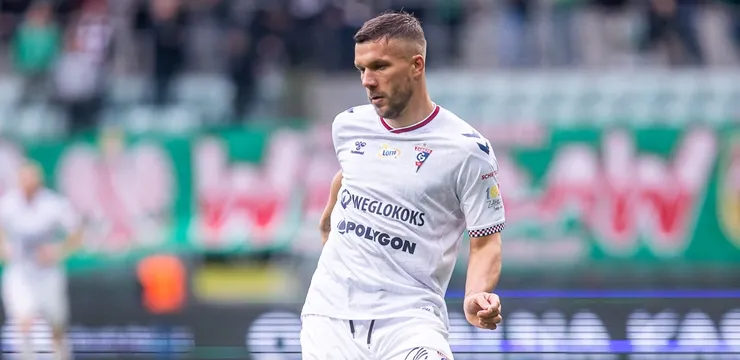Podolski vs Exposito. Burza po czasie