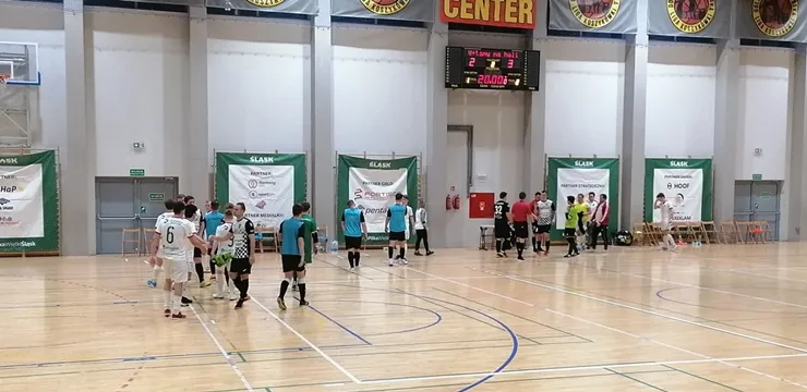 FUTSAL: Młodzież postraszyła wicelidera