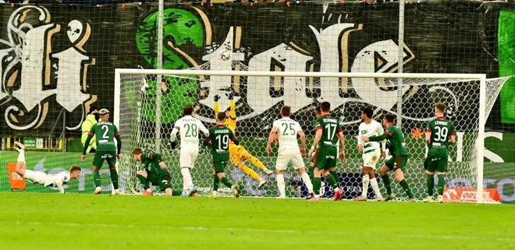 W tyłach nadal dziury. Lechia – Śląsk 2:0 (RELACJA)