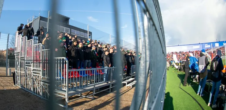 KIBICE: Doping fanów WKS-u w Częstochowie (WIDEO)