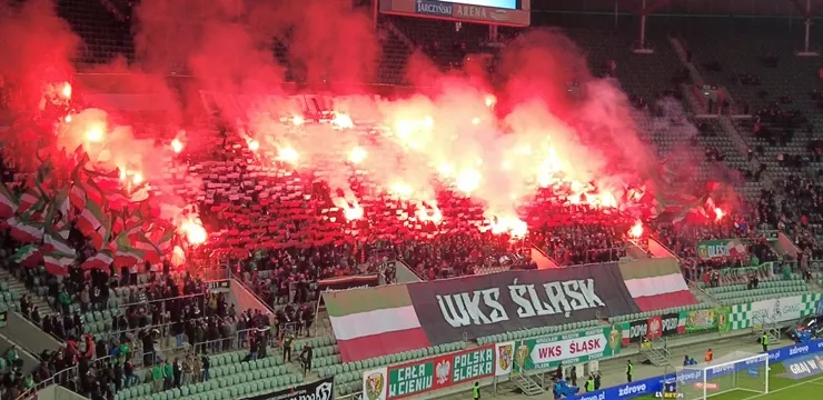 KIBICE: Oprawa fanów Śląska podczas meczu z Lechem (WIDEO)