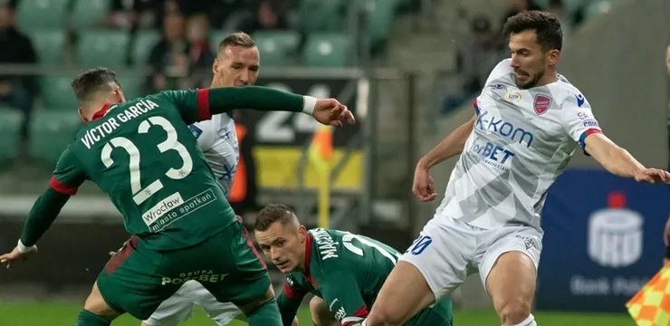 TRANSFERY: Serb wzmocni środek pola?