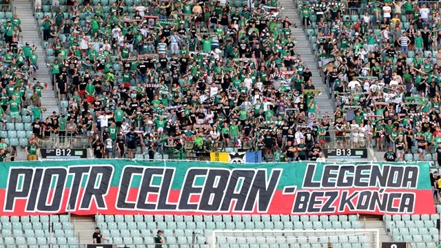 KIBICE: Doping fanów WKS-u na meczu Śląsk - Pogoń (WIDEO)