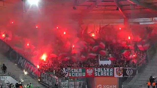KIBICE: Derbowa oprawa kibiców Śląska (WIDEO)
