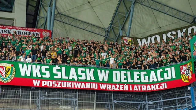 KIBICE: Doping kibiców Śląska w Poznaniu (WIDEO)