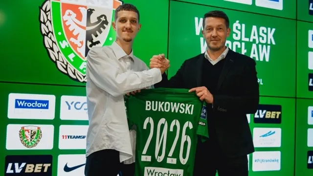 OFICJALNIE: Bukowski podpisał nowy kontrakt