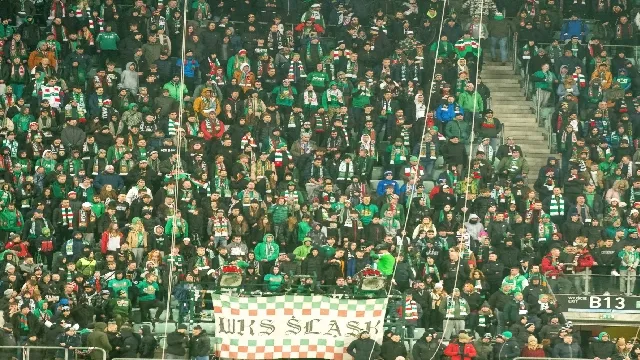 KIBICE: Doping kibiców Śląska w derbowym meczu z Zagłębiem Lubin (WIDEO)