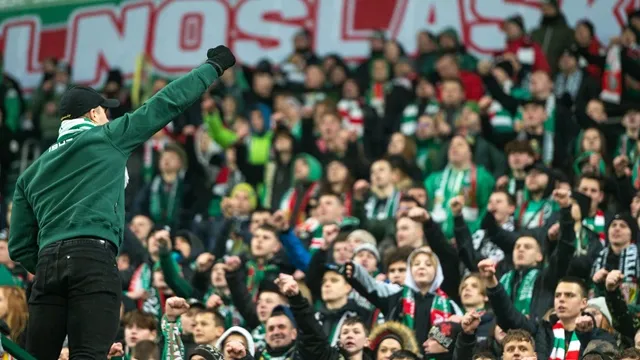 KIBICE: Doping kibiców Śląska w meczu z Lechem Poznań (WIDEO)
