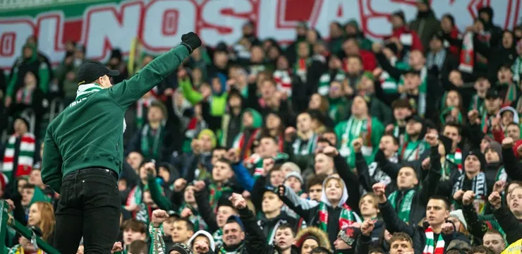 KIBICE: Doping kibiców Śląska w meczu z Lechem Poznań (WIDEO)