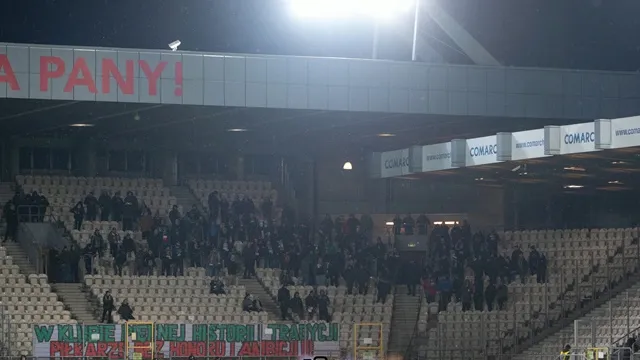 KIBICE: Fanatycy Śląska w Krakowie (WIDEO)