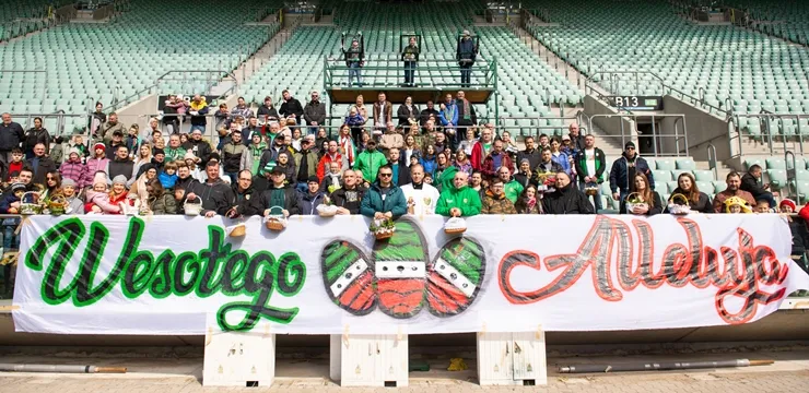 KIBICE: Wielkanocne święcenie pokarmów na stadionie 