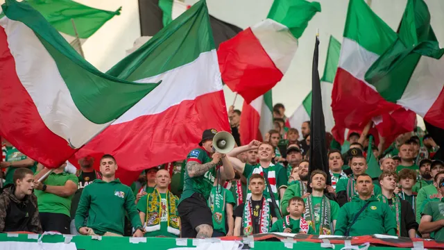 KIBICE: Doping kibiców Śląska w Warszawie (WIDEO)