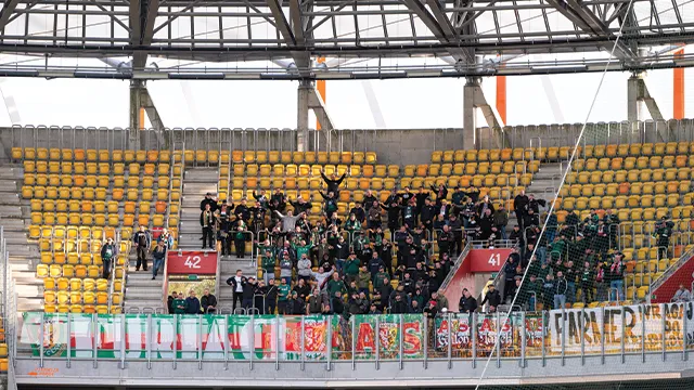 KIBICE: Doping kibiców Śląska Wrocław w Białymstoku (WIDEO)