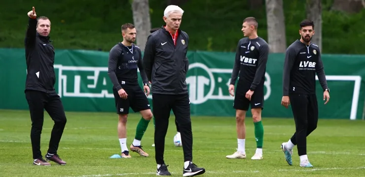 Exposito wraca do treningów, Pawelec znowu z pierwszą drużyną