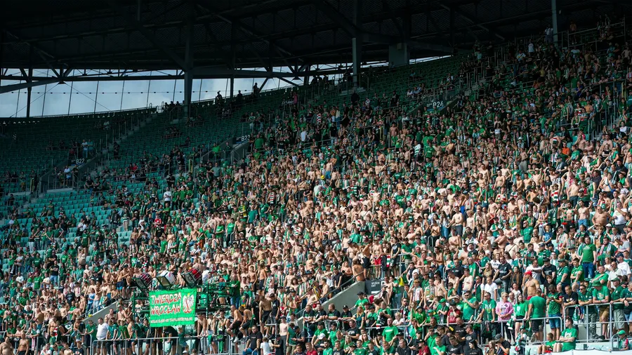 KIBICE: Doping kibiców Śląska w meczu z Jagiellonią Białystok (WIDEO)