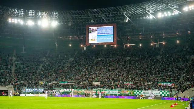 KIBICE: Doping kibiców Śląska w meczu z Pogonią Szczecin