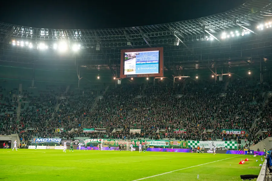 KIBICE: Doping kibiców Śląska w meczu z Pogonią Szczecin 