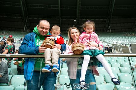 Święcenie pokarmów na stadionie Wrocław 2024