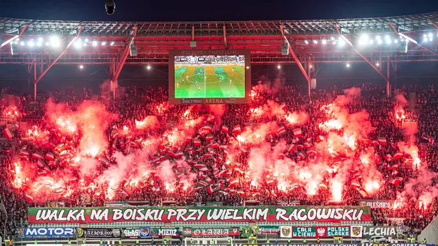 KIBICE: ''Walka na boisku przy wielkim racowisku'' (WIDEO)