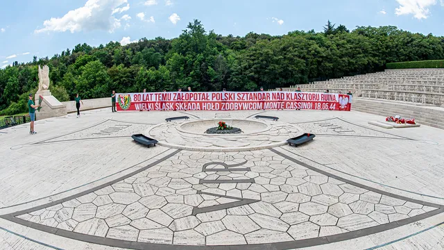 Kibice Śląska złożyli hołd bohaterom na Monte Cassino