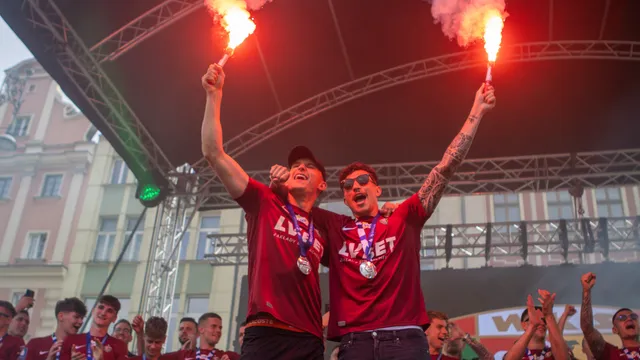 Tłumy na wrocławskim rynku świętowały wraz z piłkarzami!