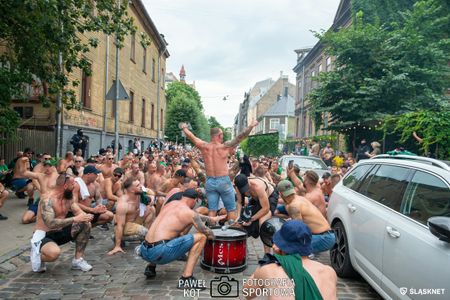 Ryga: Przemarsz kibiców Śląska