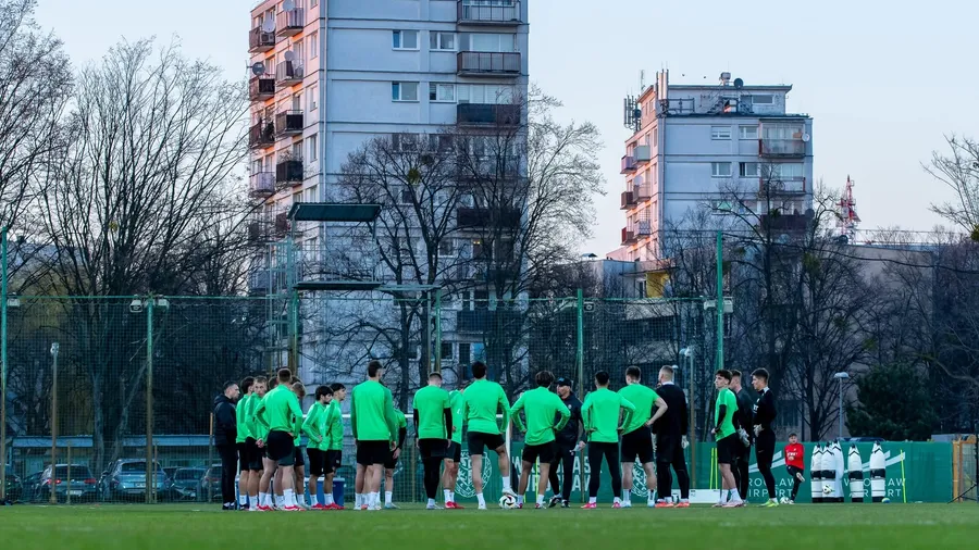 Piłkarze Śląska przygotowują się do starcia z Lechem. Czwartkowy trening obejrzeli kibice