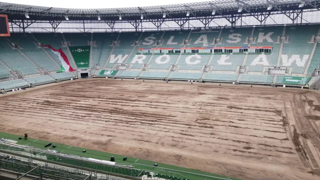 Trwa wymiana murawy na wrocławskim stadionie. Jaki jest jej koszt?